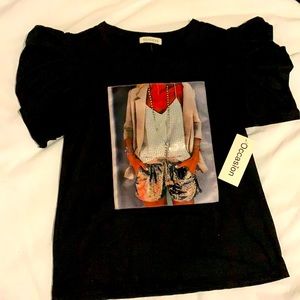 Black T-shirt with puff sleeves